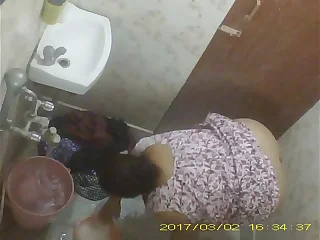 bbw mature indian milf rina cleaner in bathroom